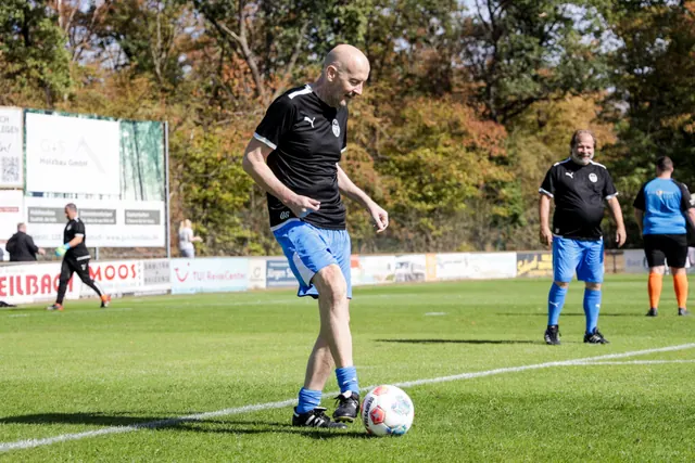 Impression zur Meldung Weisweiler Elf zu Gast im Waldstadion, Bild 23 von 150