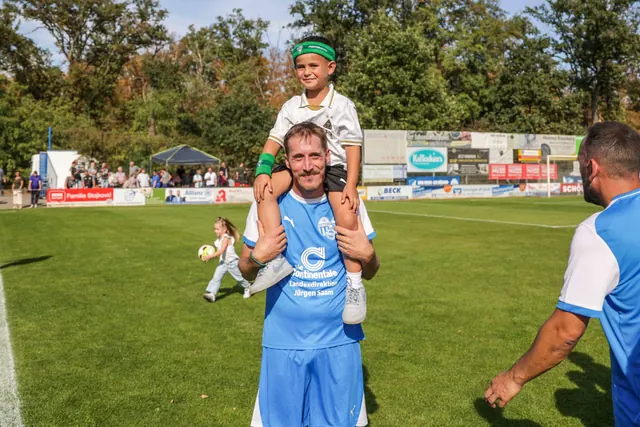 Impression zur Meldung Weisweiler Elf zu Gast im Waldstadion, Bild 80 von 150