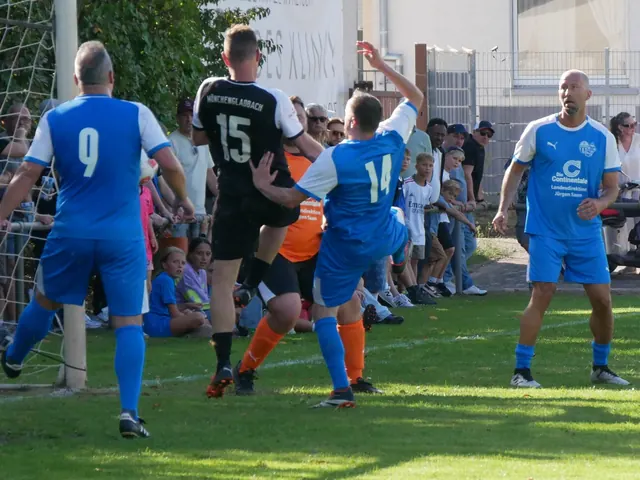 Impression zur Meldung Weisweiler Elf zu Gast im Waldstadion, Bild 143 von 150